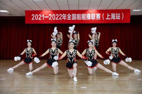 幸运一击:三小啦啦操舞蹈视频的活力绽放