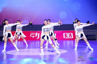 青春绽放:全力一击啦啦操舞蹈视频背后的热血故事