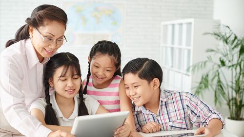 《当幼儿园班主任是前任:一场啼笑皆非的家长会》