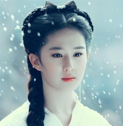 绝情谷中的永恒守望:小龙女杨曦的传奇人生