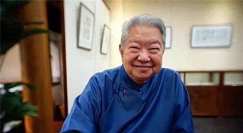 美食家蔡澜离世：一代食神的传奇人生落幕