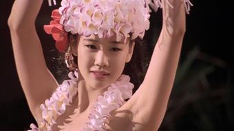 **扶桑花女孩:坚韧与美丽的象征**